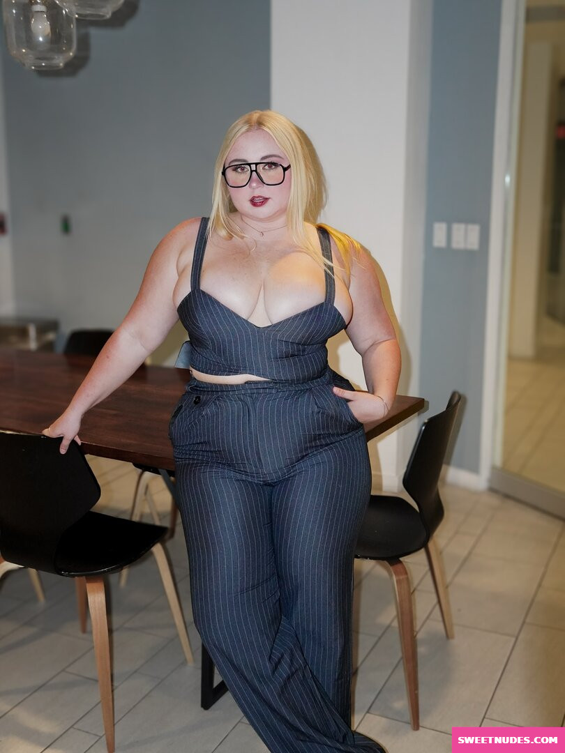 Unlock PresidentNiki's forbidden stash - fresh content added regularly